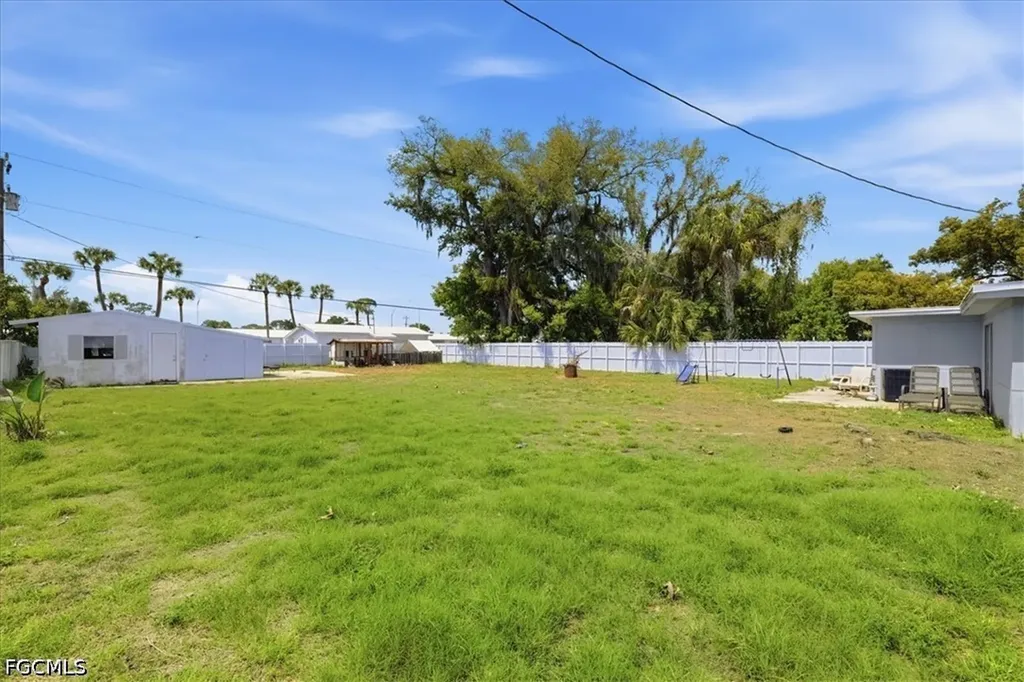 102 Crescent Lake Drive North Fort Myers FL 33917