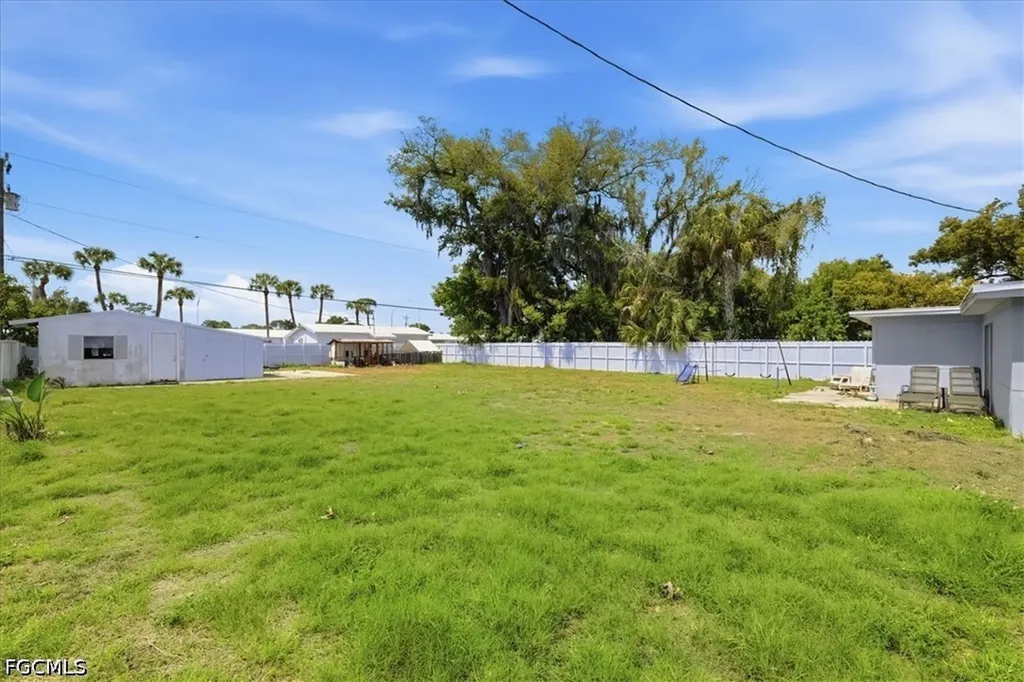 102 Crescent Lake Drive North Fort Myers FL 33917