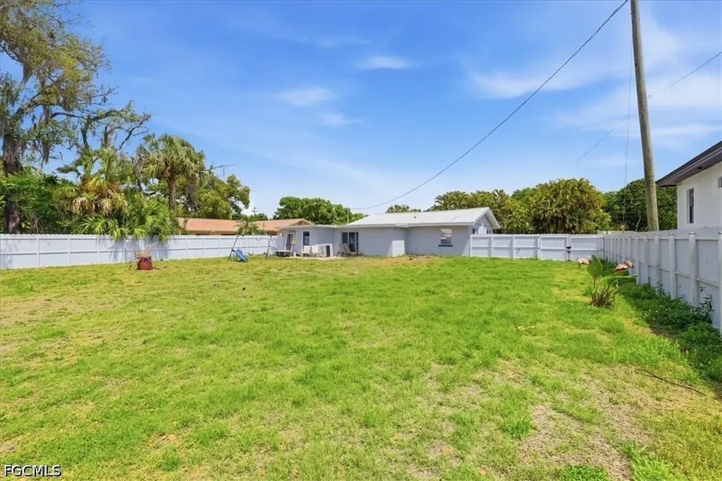 102 Crescent Lake Drive North Fort Myers FL 33917
