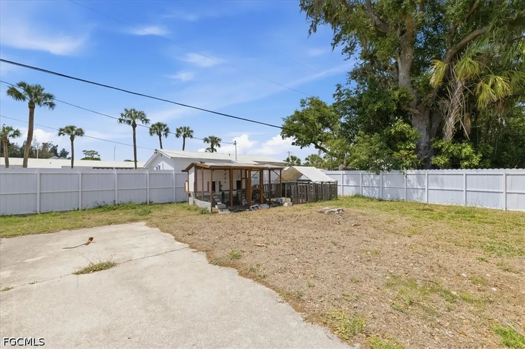 102 Crescent Lake Drive North Fort Myers FL 33917