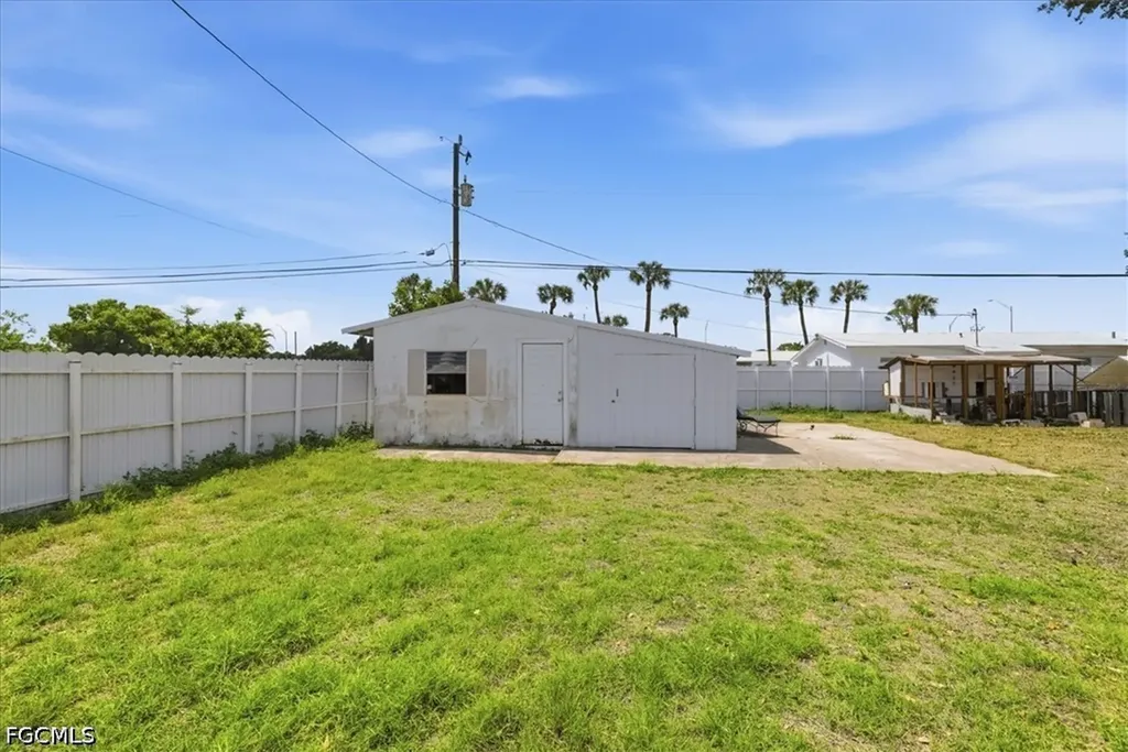 102 Crescent Lake Drive North Fort Myers FL 33917