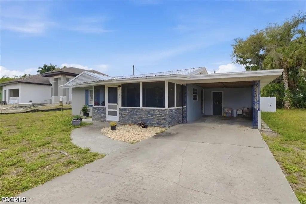 102 Crescent Lake Drive North Fort Myers FL 33917