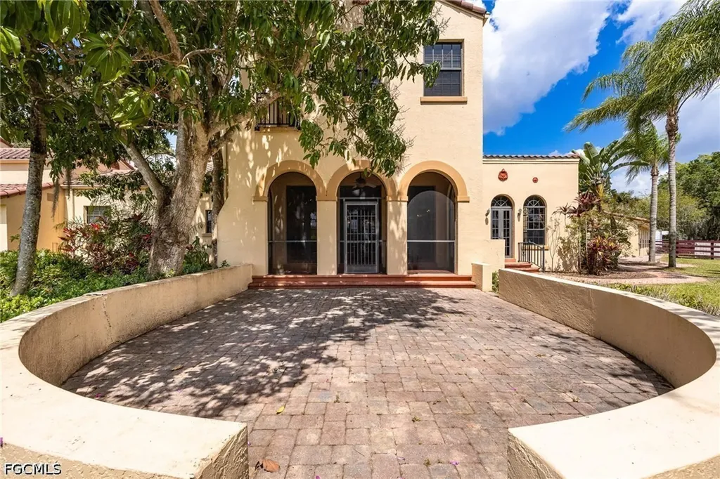 16100 N River Road Alva FL 33920