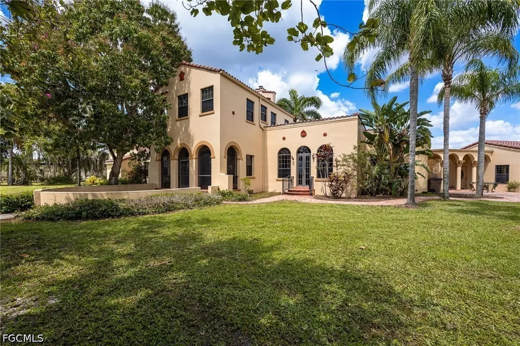 16100 N River Road Alva FL 33920