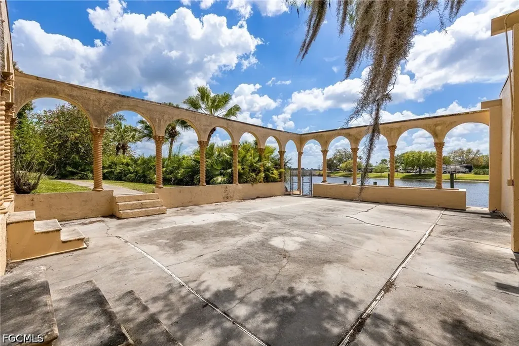 16100 N River Road Alva FL 33920