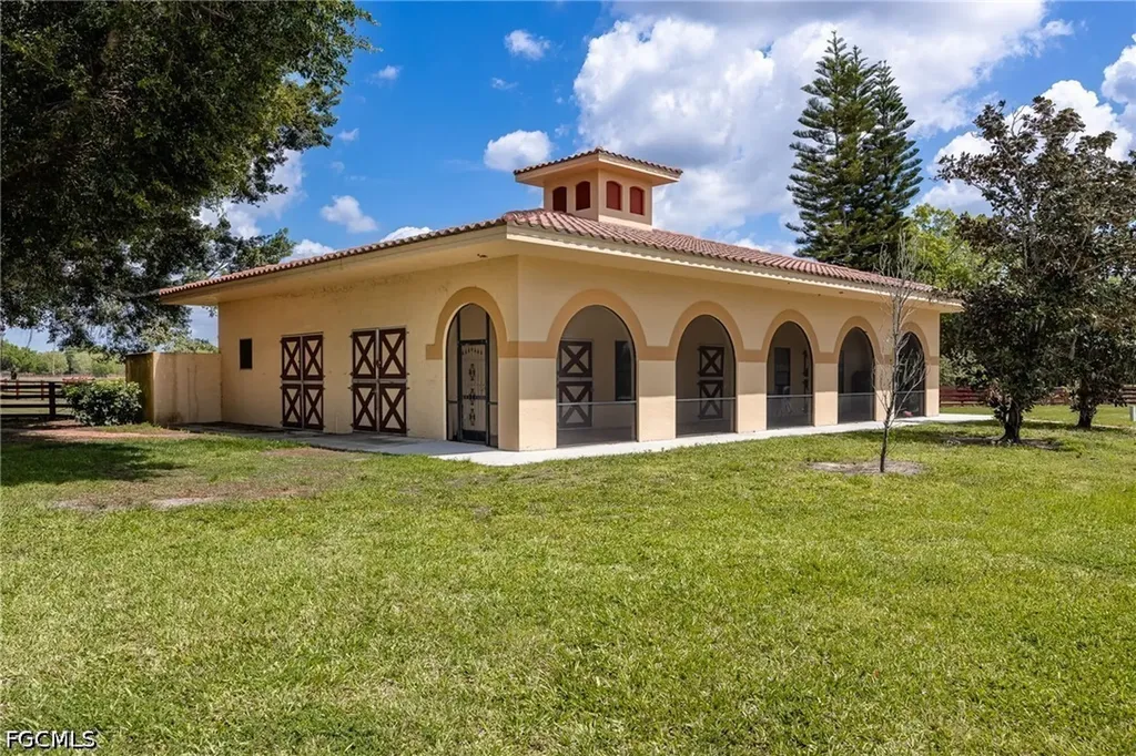 16100 N River Road Alva FL 33920