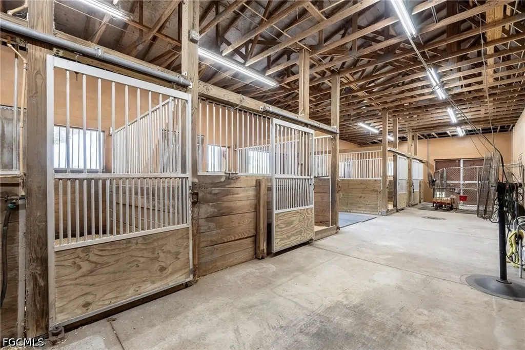 16100 N River Road Alva FL 33920