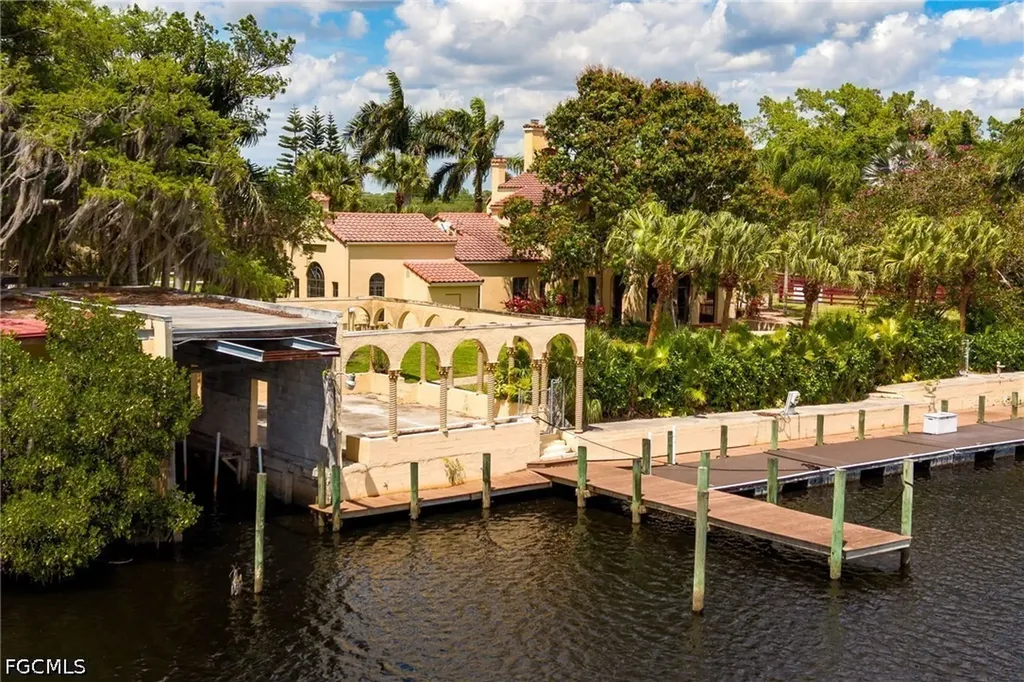 16100 N River Road Alva FL 33920