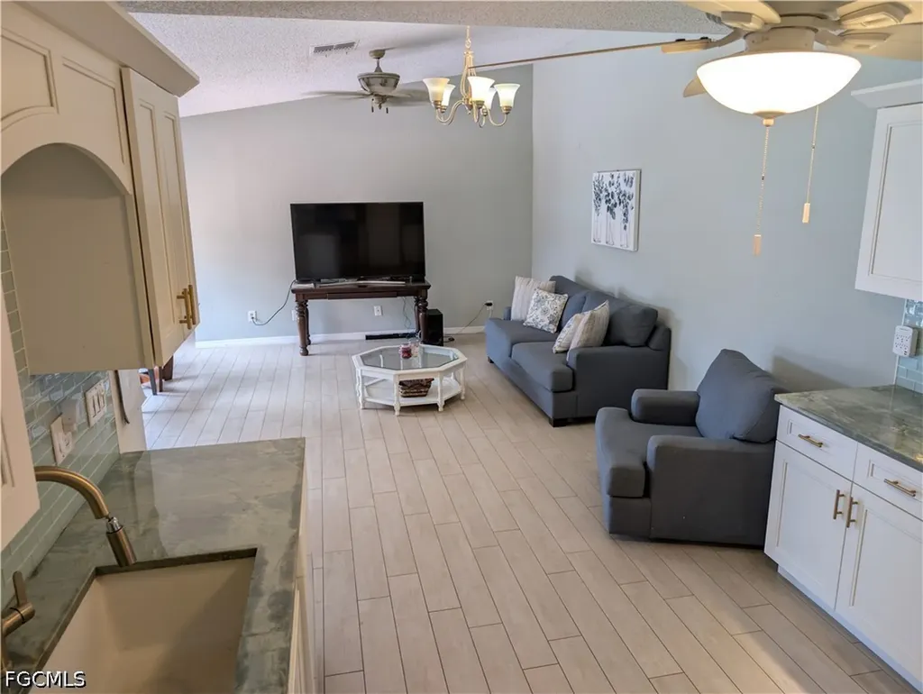 5652 Foxlake Drive North Fort Myers FL 33917