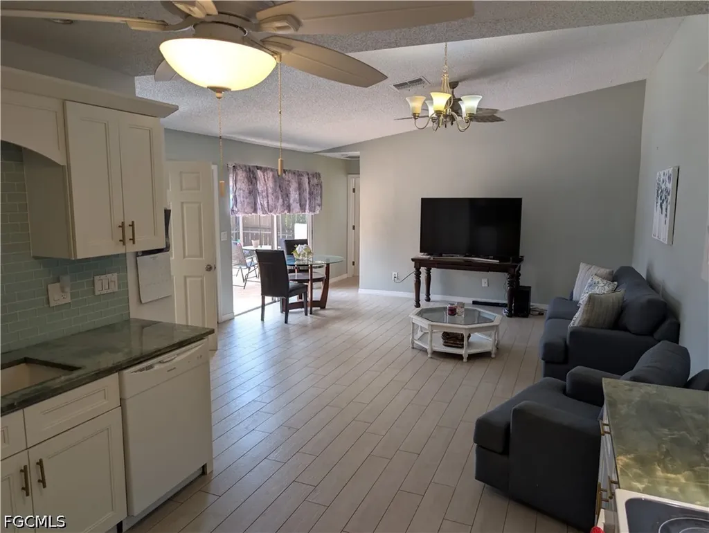 5652 Foxlake Drive North Fort Myers FL 33917