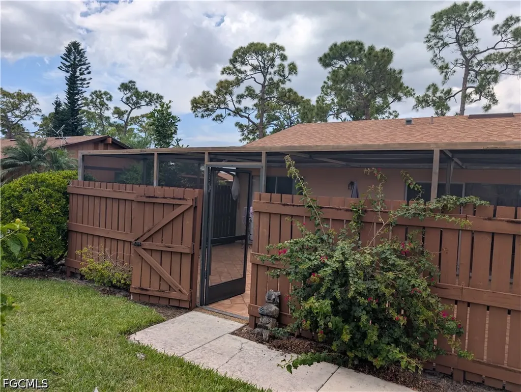 5652 Foxlake Drive North Fort Myers FL 33917