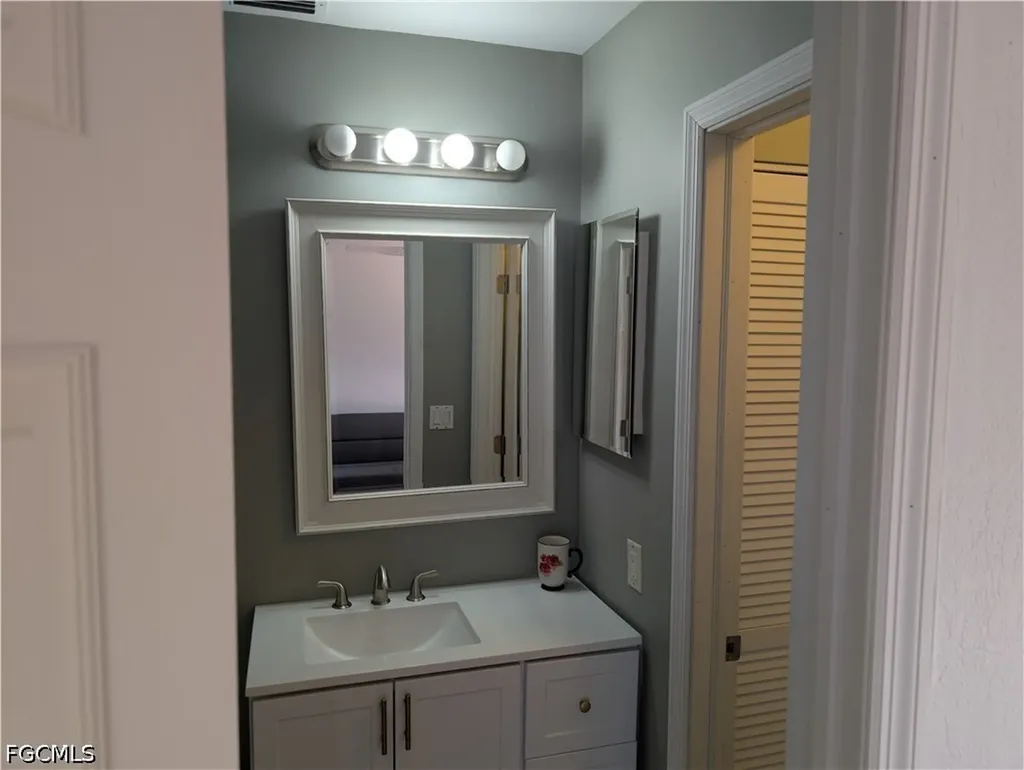 5652 Foxlake Drive North Fort Myers FL 33917