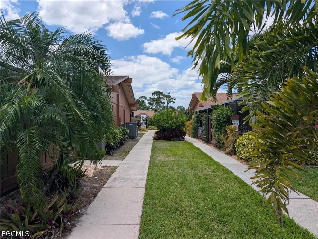 5652 Foxlake Drive North Fort Myers FL 33917