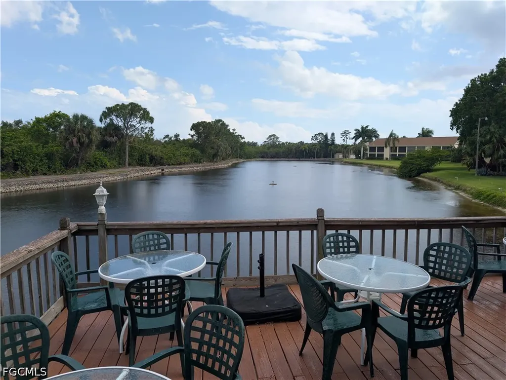 5652 Foxlake Drive North Fort Myers FL 33917