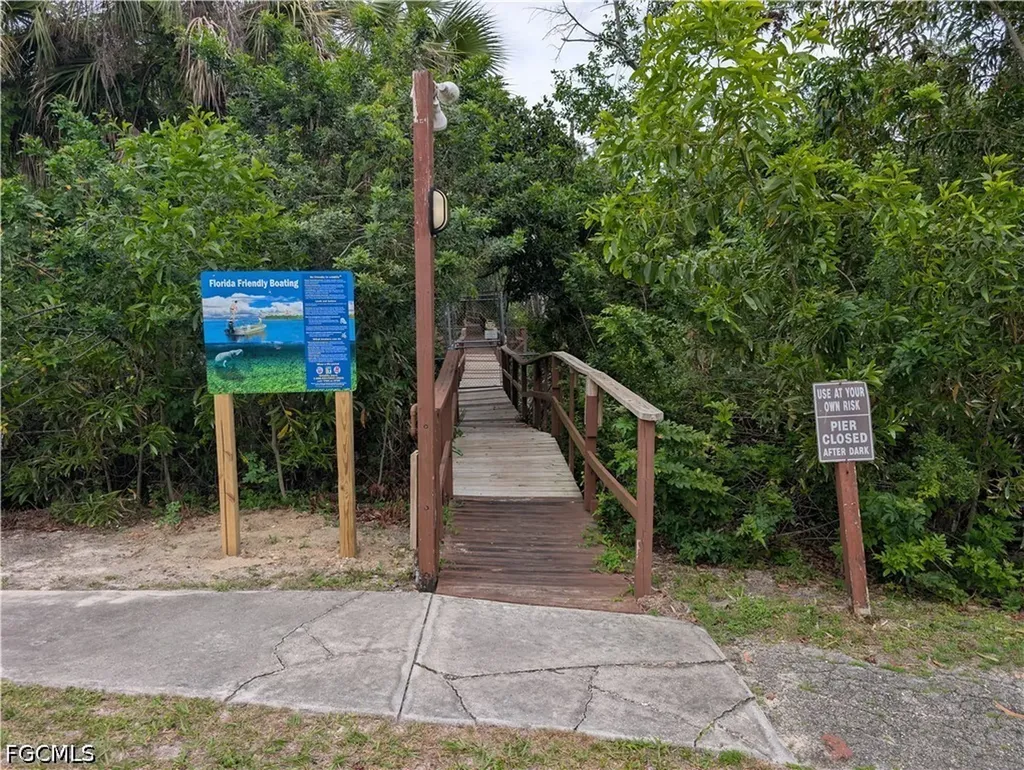 5652 Foxlake Drive North Fort Myers FL 33917