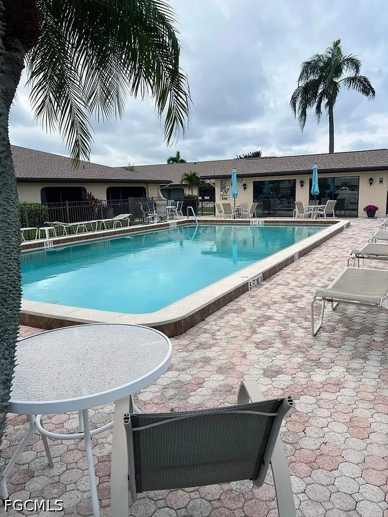 3906 SE 11th Place Cape Coral FL 33904