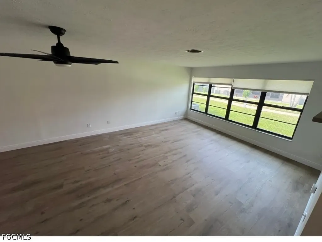 3906 SE 11th Place Cape Coral FL 33904