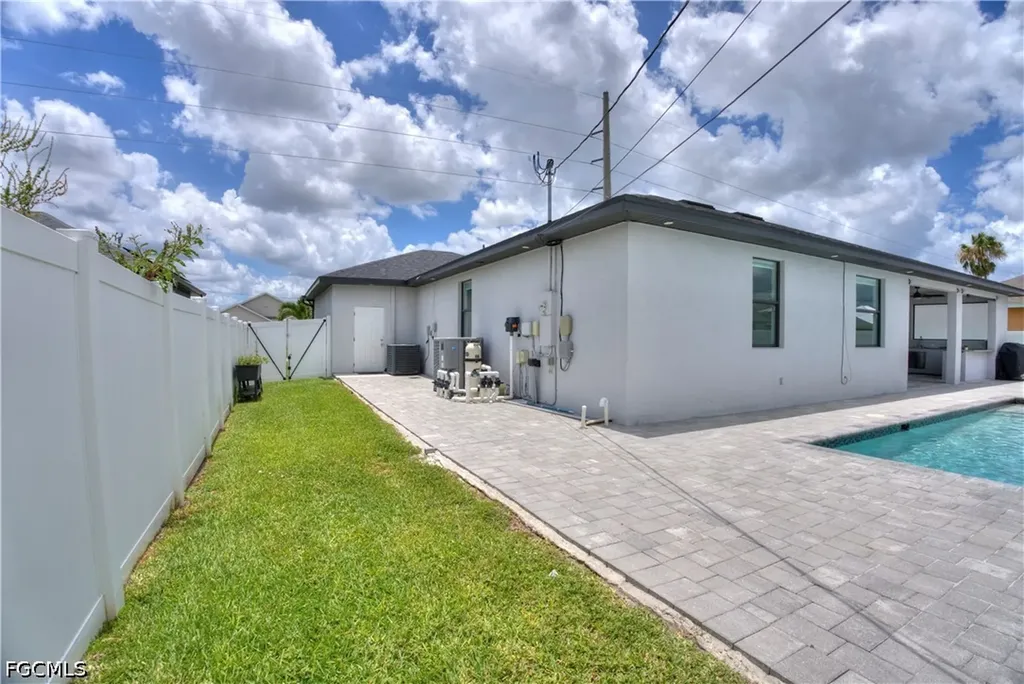 225 NW 1st Street Cape Coral FL 33993