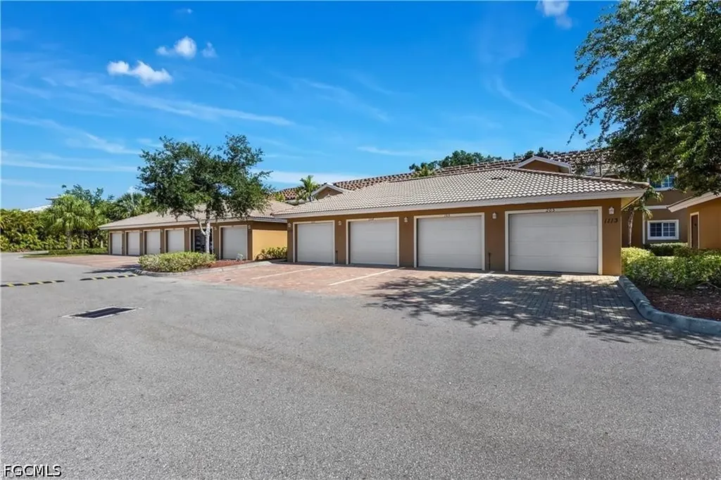 1113 Winding Pines Circle Cape Coral FL 33909