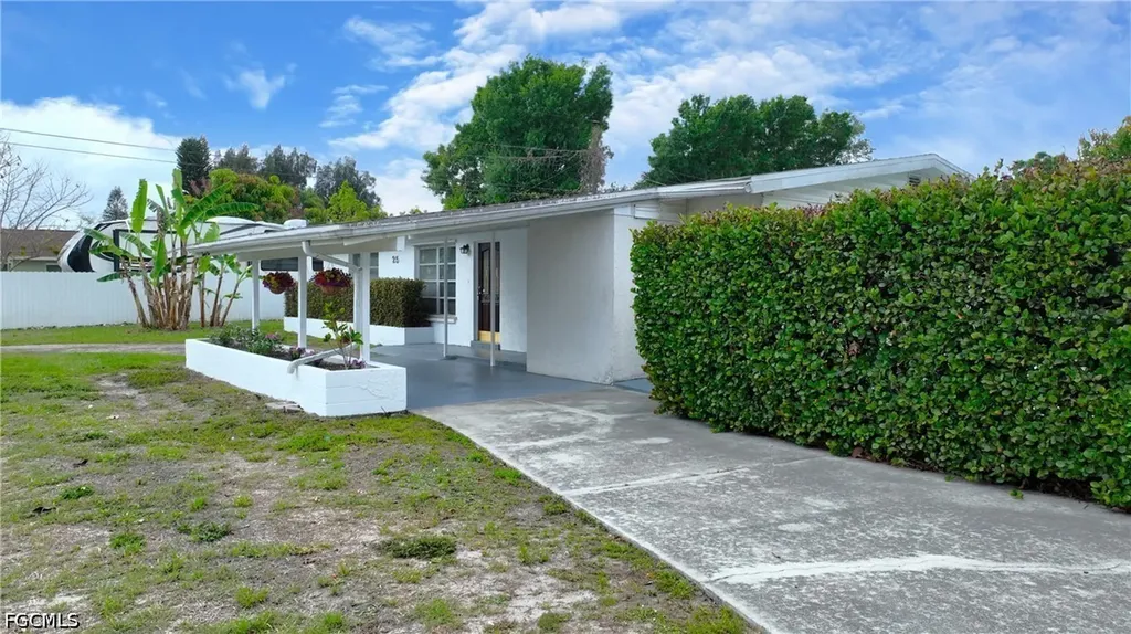 25 Maple Avenue N Lehigh Acres FL 33936
