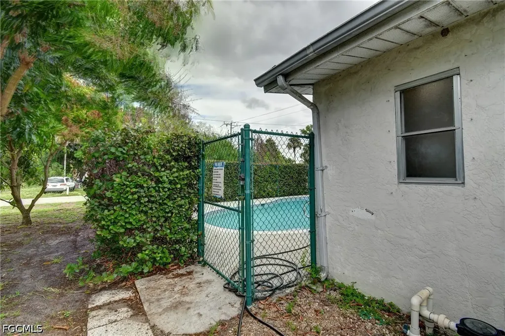 25 Maple Avenue N Lehigh Acres FL 33936