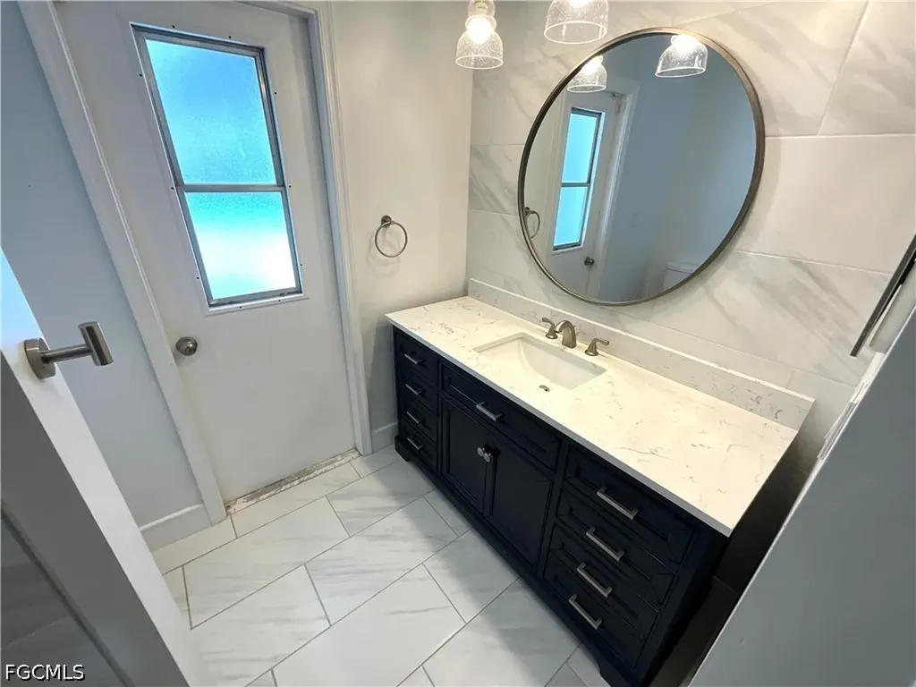 20620 Pine Tree Lane Estero FL 33928
