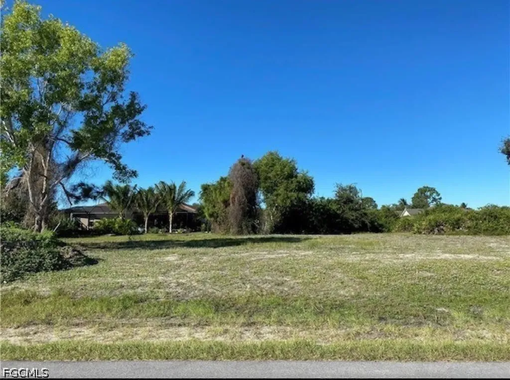 216 SW 26th Place Cape Coral FL 33991