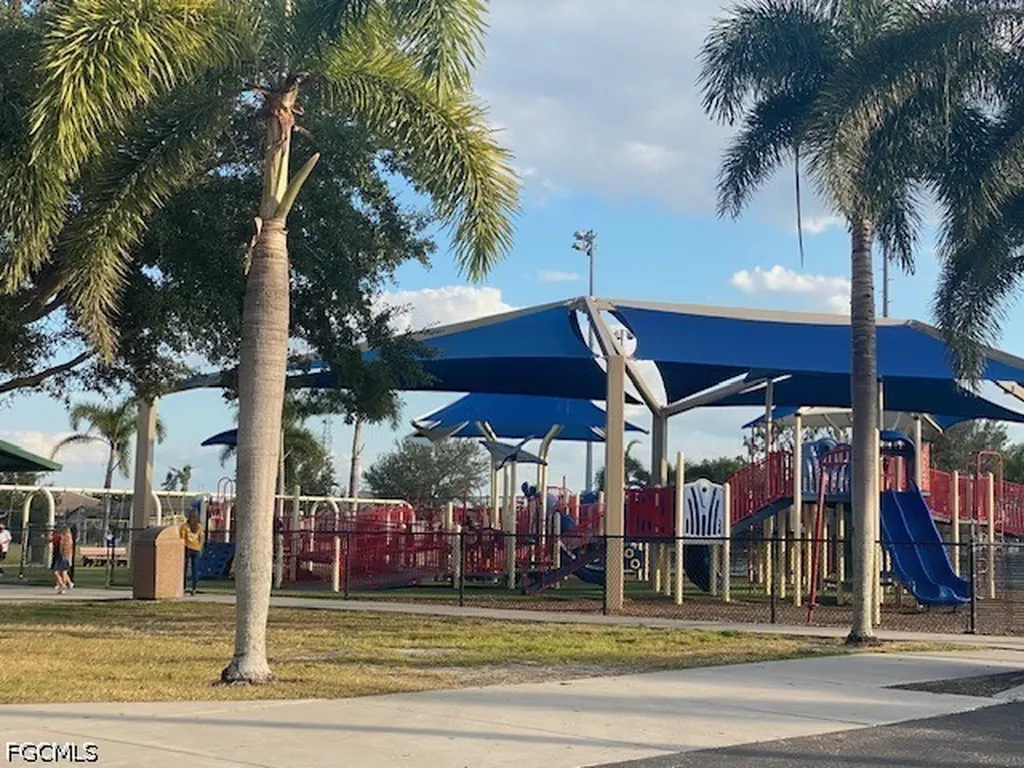 216 SW 26th Place Cape Coral FL 33991