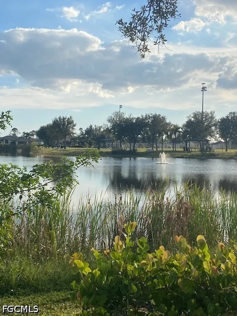 216 SW 26th Place Cape Coral FL 33991