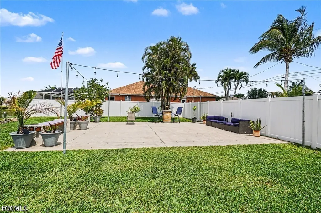1323 SW 27th Terrace Cape Coral FL 33914