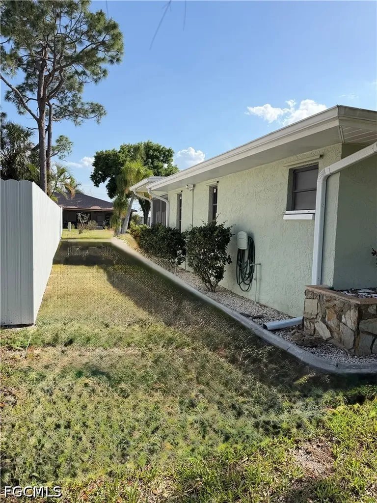 2216 SE 3rd Street Cape Coral FL 33990
