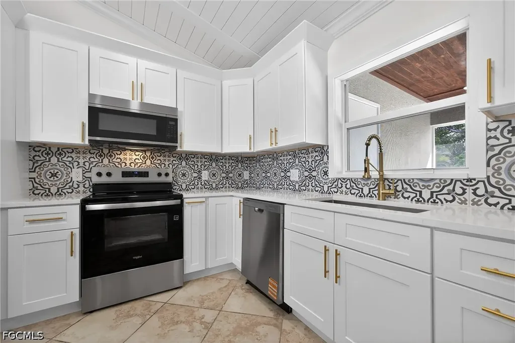 1213 SW 10th Place Cape Coral FL 33991