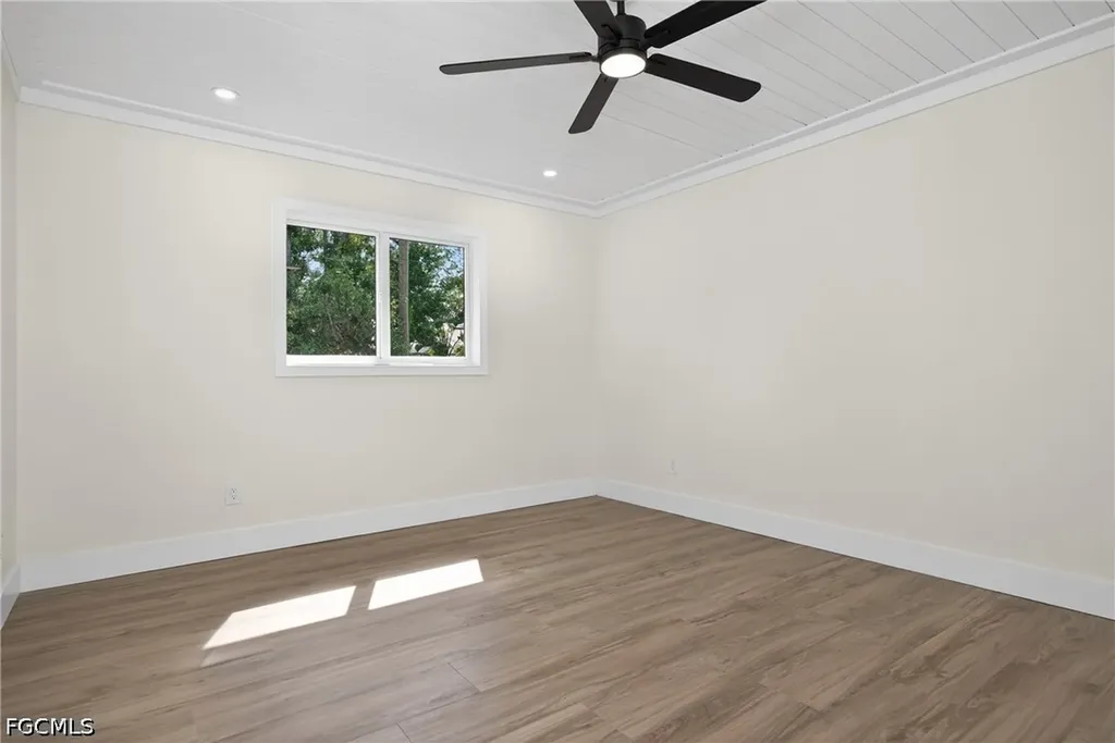1213 SW 10th Place Cape Coral FL 33991