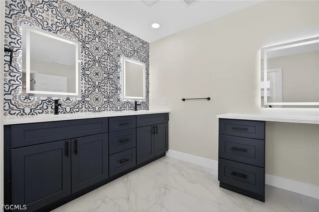 1213 SW 10th Place Cape Coral FL 33991