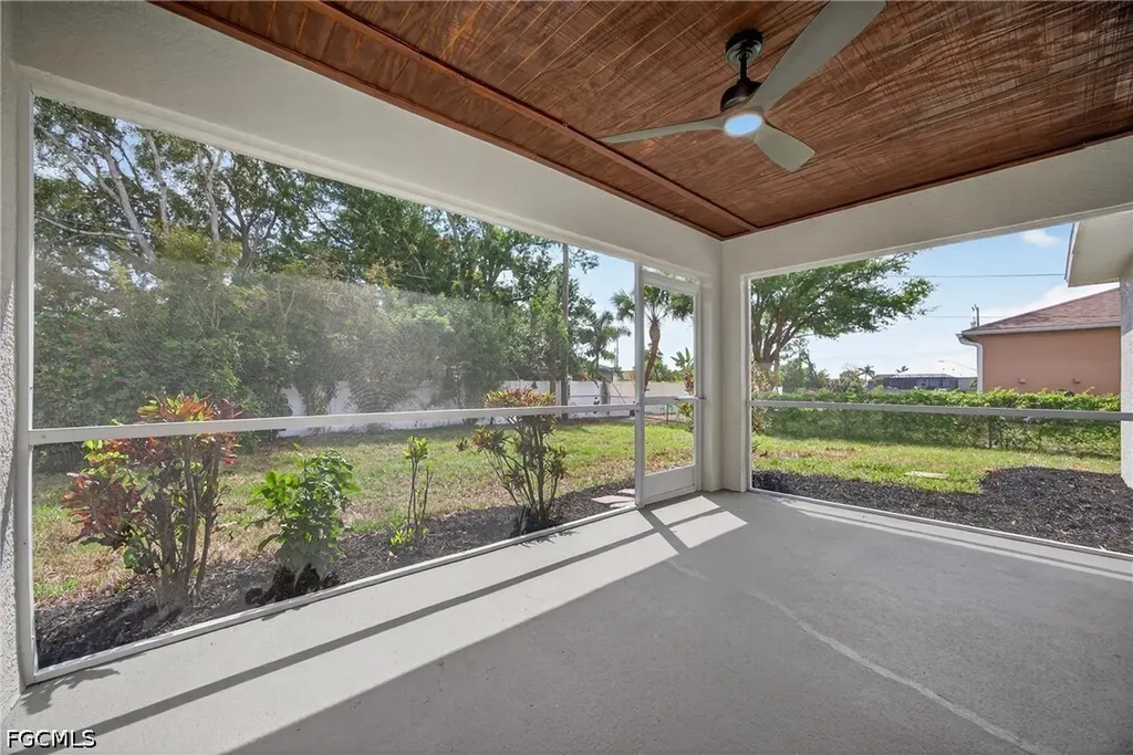 1213 SW 10th Place Cape Coral FL 33991