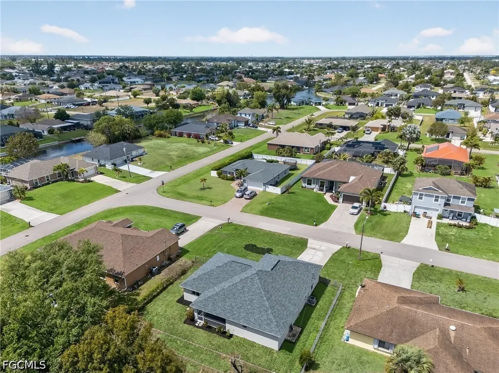 1213 SW 10th Place Cape Coral FL 33991