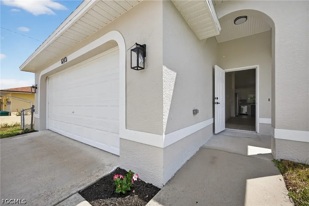 1213 SW 10th Place Cape Coral FL 33991