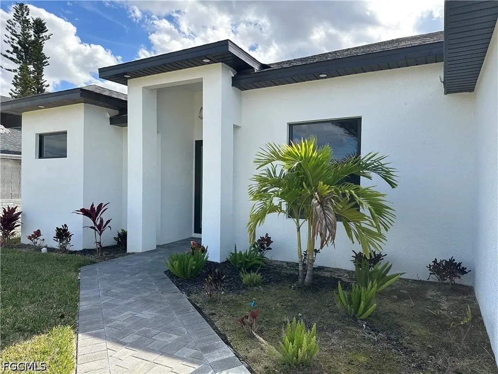3516 SW 3rd Street Cape Coral FL 33991