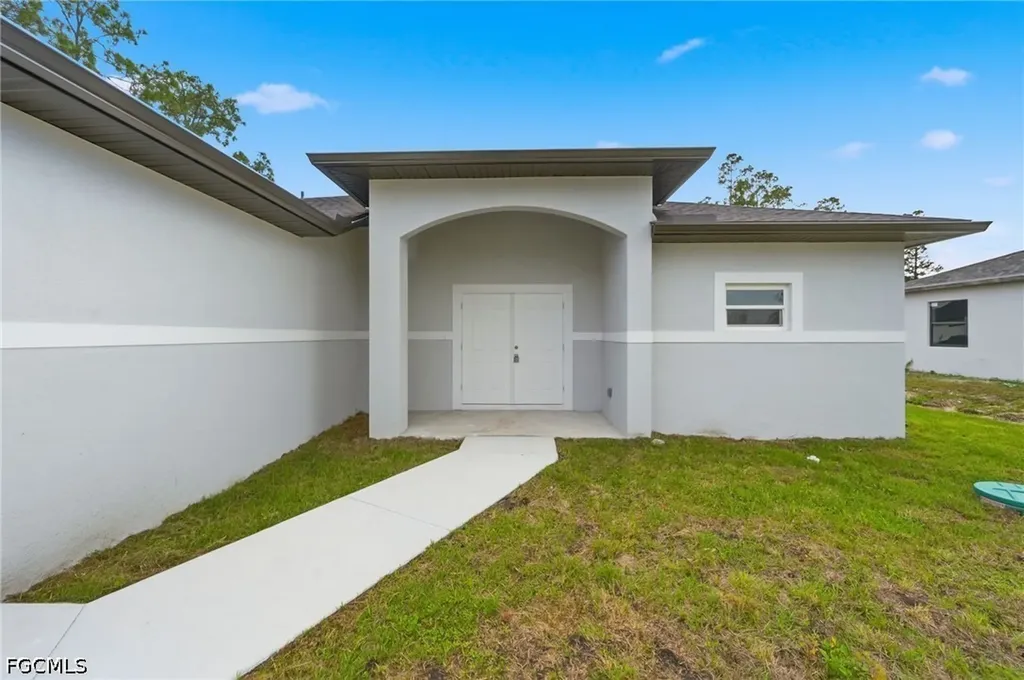 1018 Kent Street E Lehigh Acres FL 33971