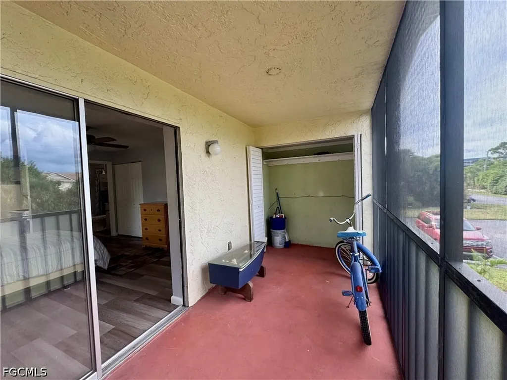 8061 Country Road Fort Myers FL 33919