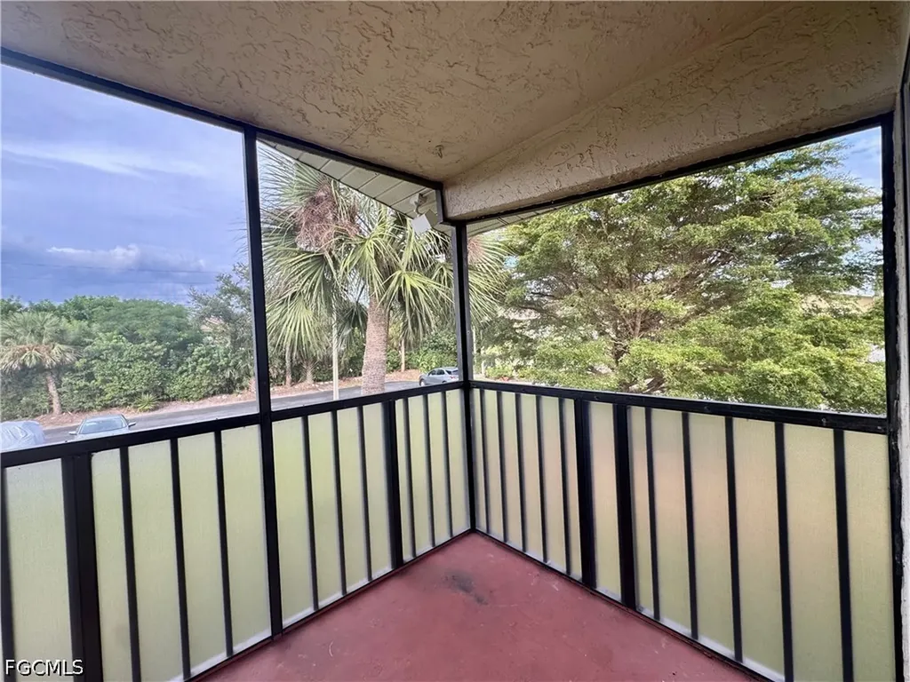 8061 Country Road Fort Myers FL 33919