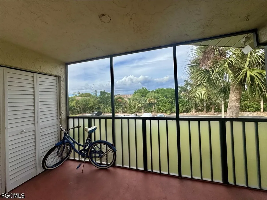 8061 Country Road Fort Myers FL 33919