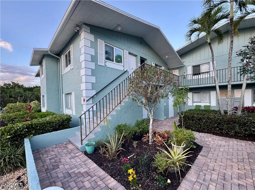 8061 Country Road Fort Myers FL 33919