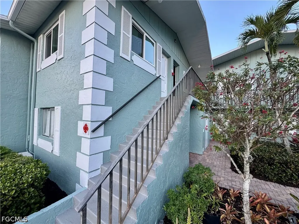 8061 Country Road Fort Myers FL 33919