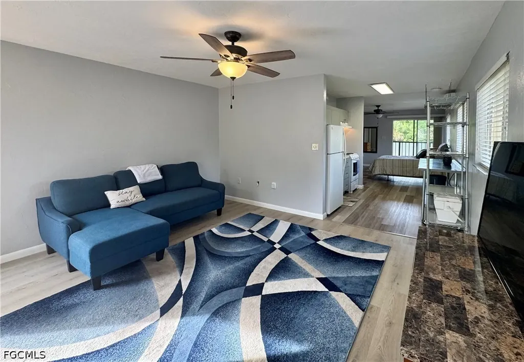 8061 Country Road Fort Myers FL 33919