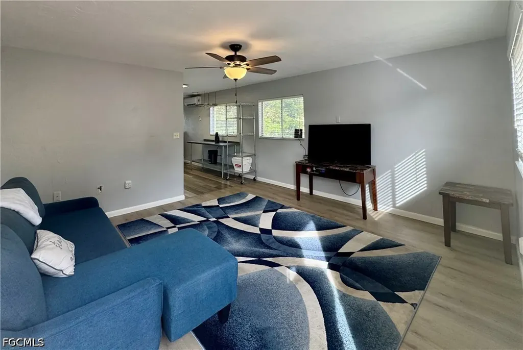 8061 Country Road Fort Myers FL 33919