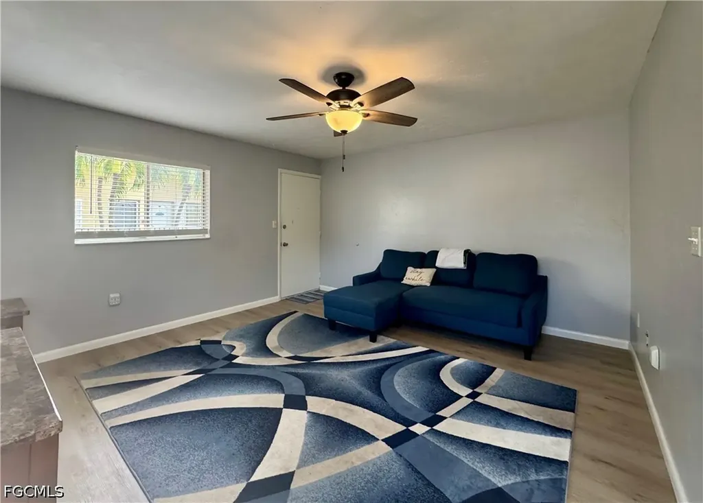 8061 Country Road Fort Myers FL 33919