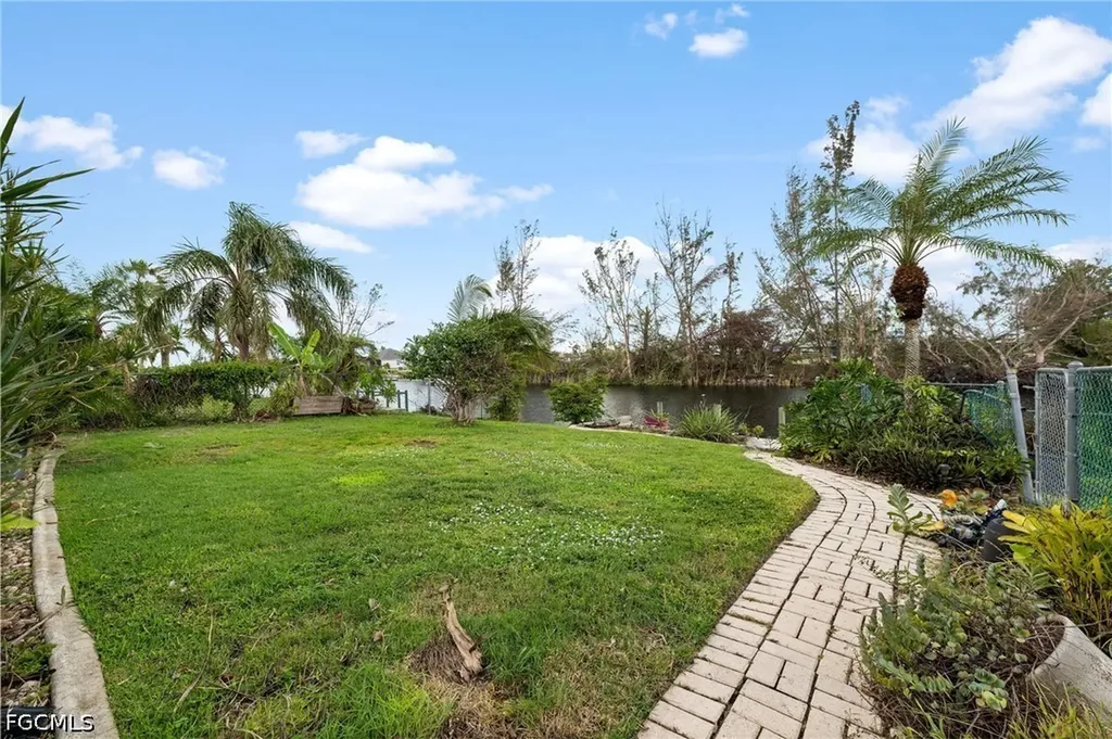 411 SE 17th Street Cape Coral FL 33990