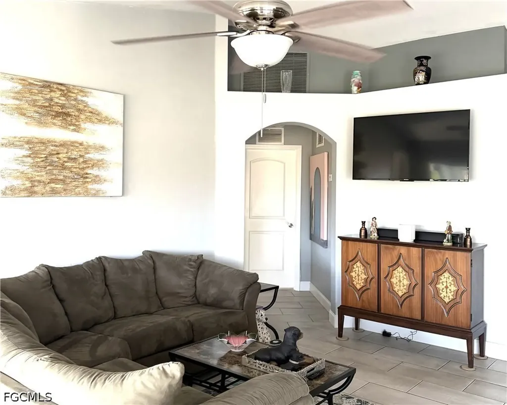 2834 NW 7th Street Cape Coral FL 33993