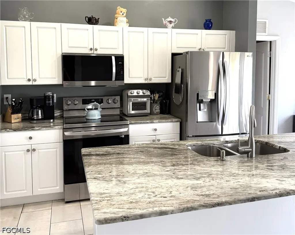 2834 NW 7th Street Cape Coral FL 33993